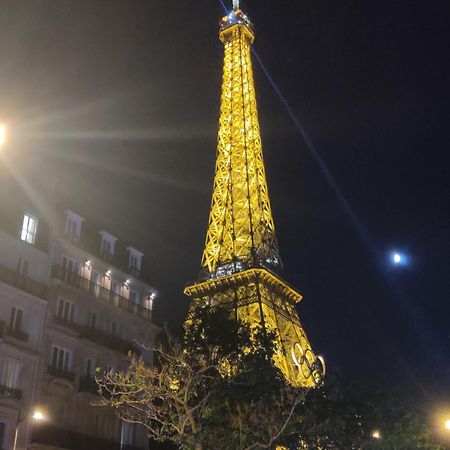 Appartamento Eiffel Edge Escape 30 M From Eiffel Tower Parigi Esterno foto