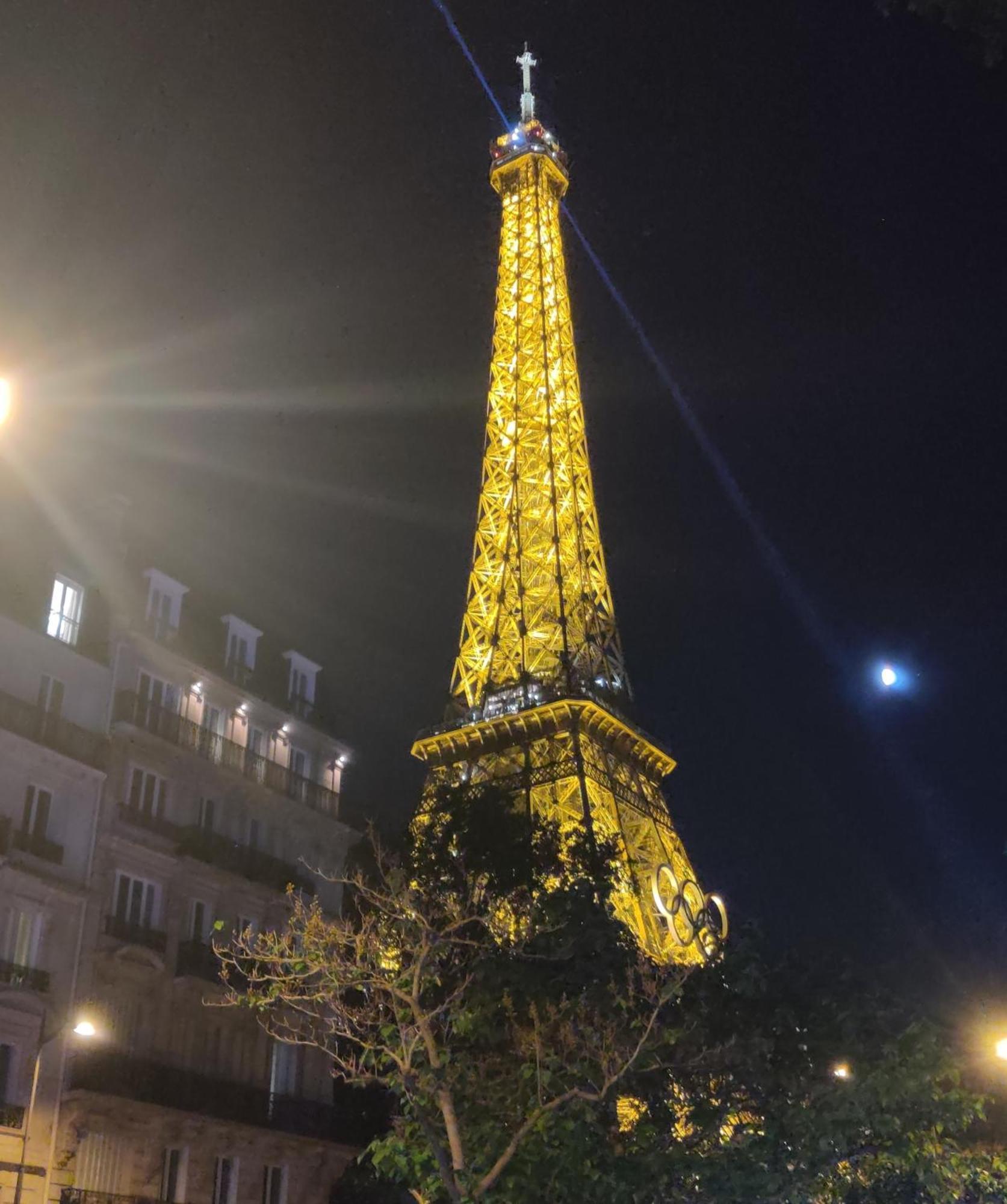 Appartamento Eiffel Edge Escape 30 M From Eiffel Tower Parigi Esterno foto